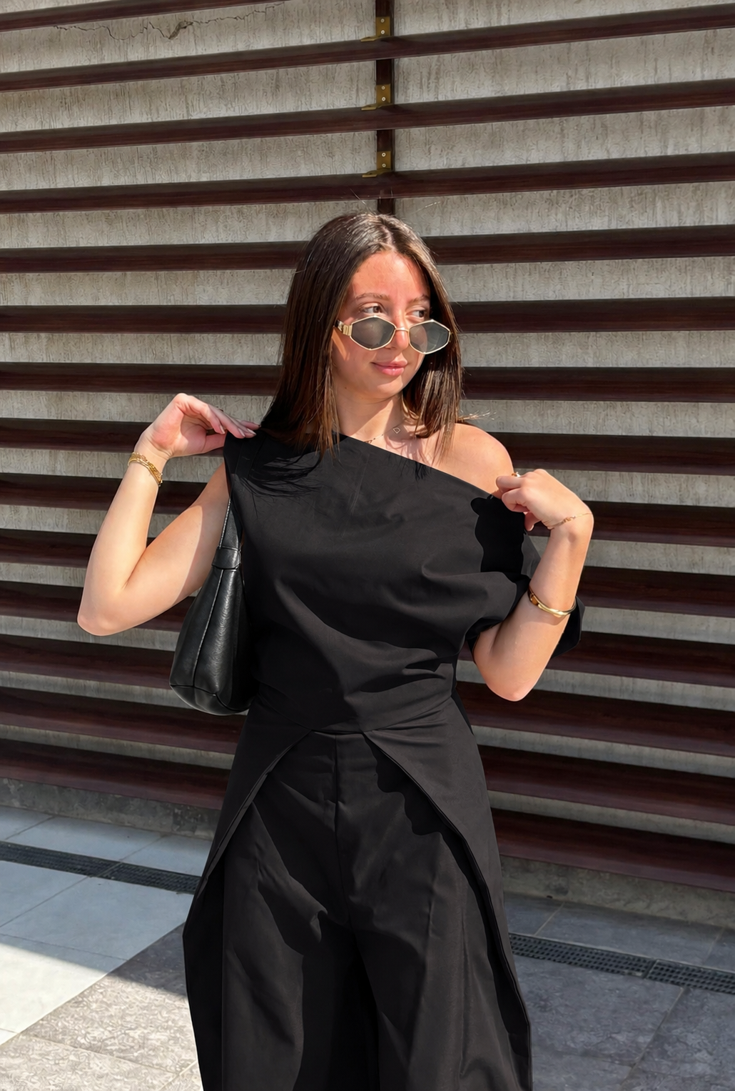 SHE'S EDGY - BLACK