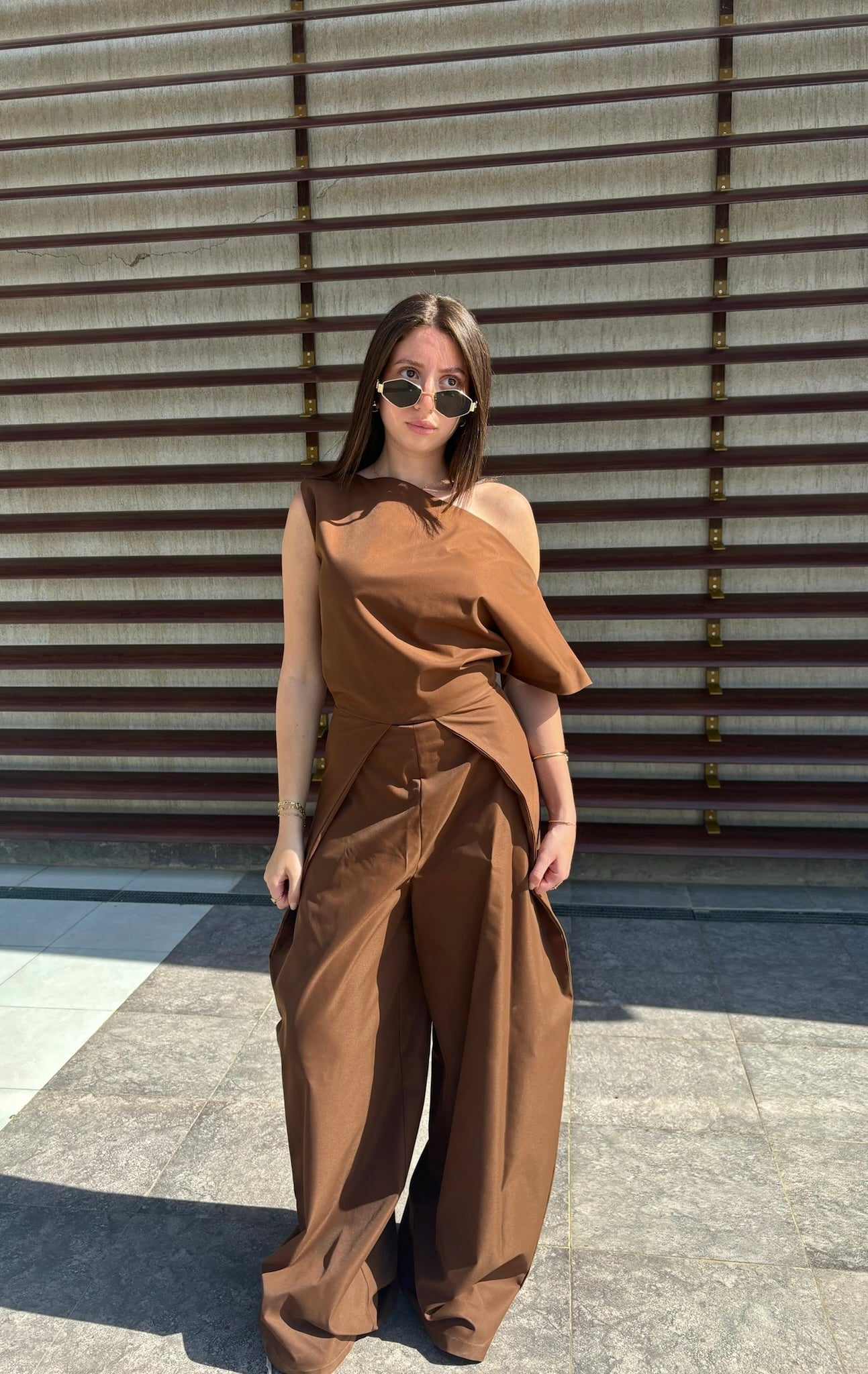 SHE'S EDGY - BROWN